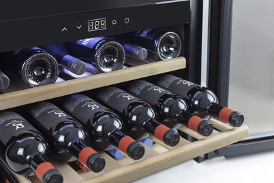 Caso WineSafe 18 EB Black Design Einbau-Weinkühlschrank mit Kompressionstechnik für bis zu 18 Flaschen (bis zu 310 mm Höhe), eine Temperaturzone 5-20°C, Getränkekühlschrank